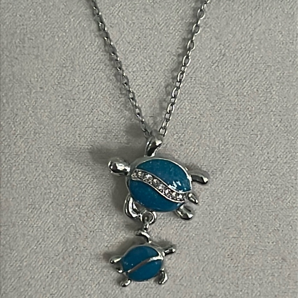 Mom Turtle & Baby Turtle Necklace, New - Picture 1 of 3